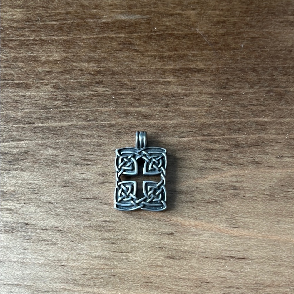 Sale! Celtic Knot Silver Pendant - 925 stamp